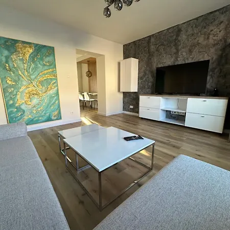 2 Izbovy Moderny Centrum