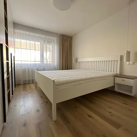 2 Izbovy Moderny Centrum *