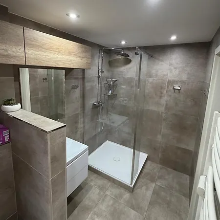 2 Izbovy Moderny Centrum