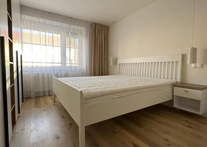 2 Izbovy Moderny Centrum *